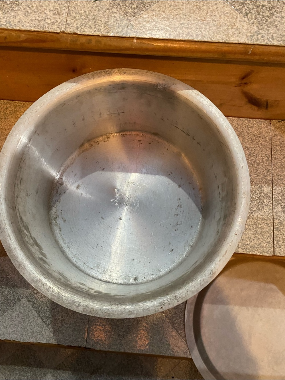 Heavy-Duty Silver Aluminum cooking pan - Picture 2 of 6